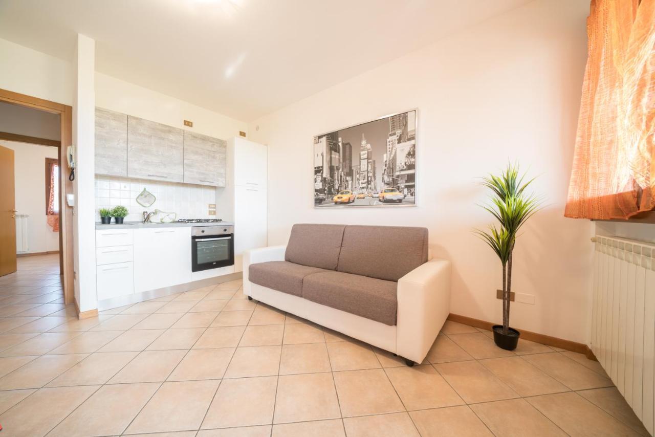 Gardappartamenti Cascinale Pool Desenzano del Garda Luaran gambar