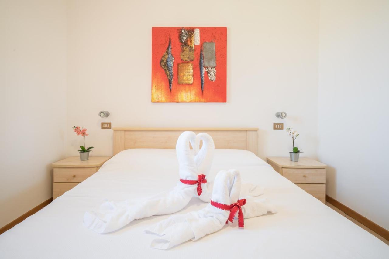 Gardappartamenti Cascinale Pool Desenzano del Garda Luaran gambar